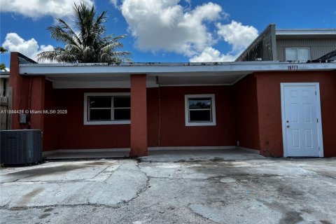Снять в аренду виллу или дом в Майами-Гарденс, Флорида 4 спальни, 104.33м2, № 1875090 - фото 1