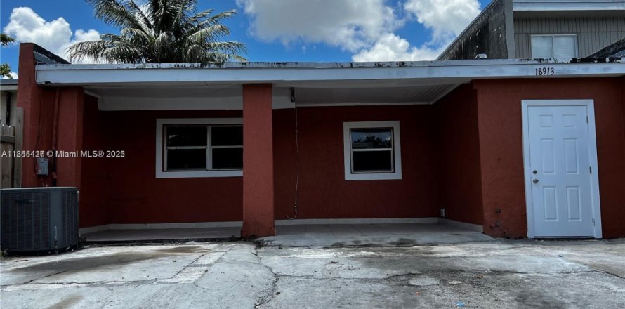 Дом в Майами-Гарденс, Флорида 4 спальни, 104.33м2 № 1875090