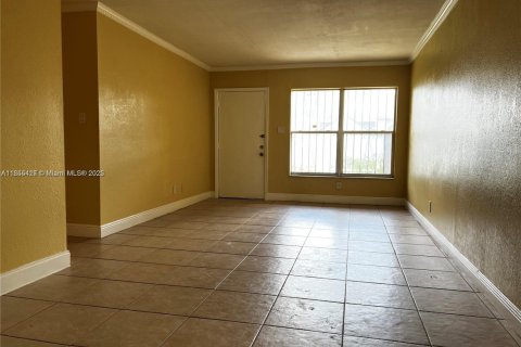 Снять в аренду виллу или дом в Майами-Гарденс, Флорида 4 спальни, 104.33м2, № 1875090 - фото 5