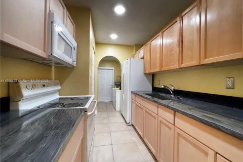 Снять в аренду виллу или дом в Майами-Гарденс, Флорида 4 спальни, 104.33м2, № 1875090 - фото 4