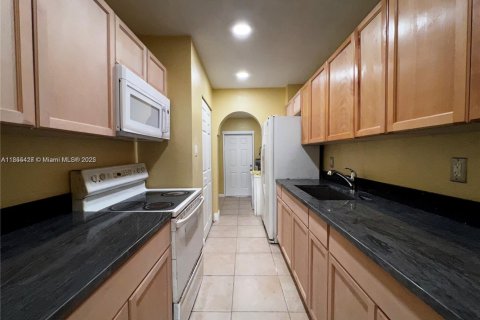 Снять в аренду виллу или дом в Майами-Гарденс, Флорида 4 спальни, 104.33м2, № 1875090 - фото 3