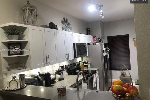 Кондоминиум с 2 спальнями в Мирамар, Флорида № 2003664