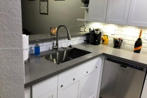 Купить кондоминиум в Мирамар, Флорида 2 спальни, 99.13м2, № 2003664 - фото 10