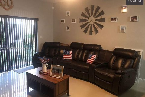 Купить кондоминиум в Мирамар, Флорида 2 спальни, 99.13м2, № 2003664 - фото 7