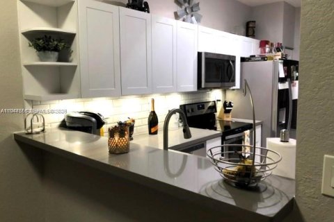 Купить кондоминиум в Мирамар, Флорида 2 спальни, 99.13м2, № 2003664 - фото 2