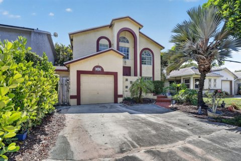 Casa en venta en Fort Lauderdale, Florida, 2 dormitorios, 153.2 m2 № 2252851 - foto 2