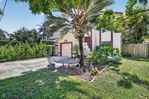 Casa en venta en Fort Lauderdale, Florida, 2 dormitorios, 153.2 m2 № 2252851 - foto 3