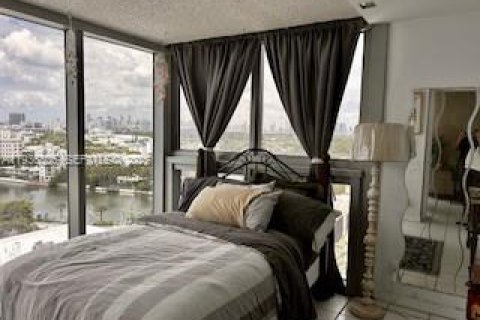 Condo in Miami Beach, Florida, 2 bedrooms  № 1994661 - photo 9