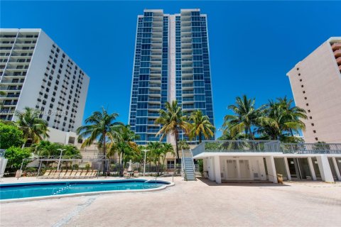 Condo in Miami Beach, Florida, 2 bedrooms  № 1994661 - photo 18