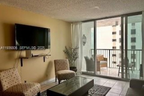 Condo in Miami Beach, Florida, 2 bedrooms  № 1994661 - photo 6