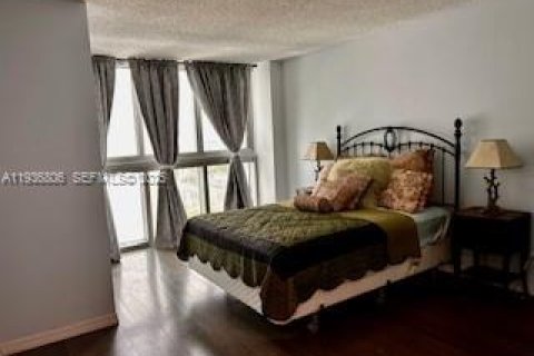 Condo in Miami Beach, Florida, 2 bedrooms  № 1994661 - photo 13