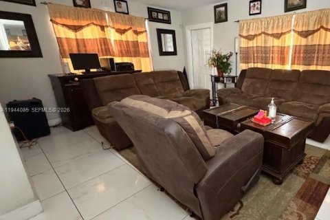 Casa en venta en Miramar, Florida, 4 dormitorios, 139.91 m2 № 2088794 - foto 3