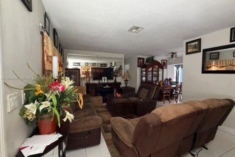 Casa en venta en Miramar, Florida, 4 dormitorios, 139.91 m2 № 2088794 - foto 2