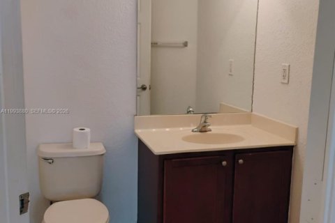 Copropriété à louer à Doral, Floride: 3 chambres, 118.91 m2 № 2055672 - photo 9