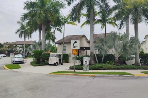 Copropriété à louer à Doral, Floride: 3 chambres, 118.91 m2 № 2055672 - photo 12