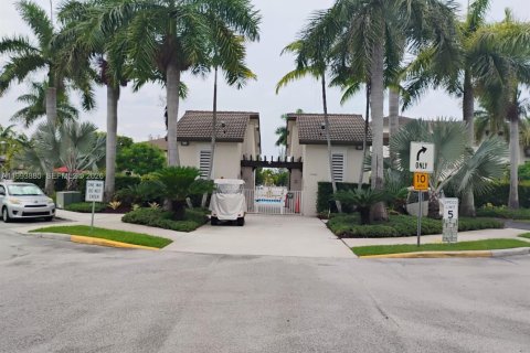 Copropriété à louer à Doral, Floride: 3 chambres, 118.91 m2 № 2055672 - photo 11