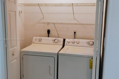 Copropriété à louer à Doral, Floride: 3 chambres, 118.91 m2 № 2055672 - photo 10