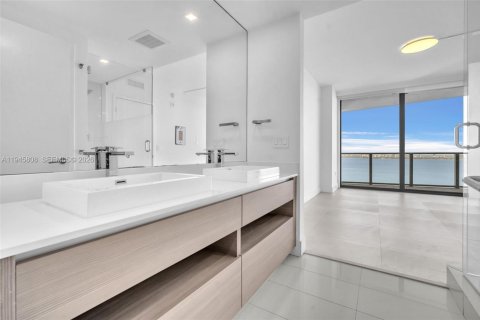Condo in Miami, Florida, 2 bedrooms  № 2004594 - photo 18