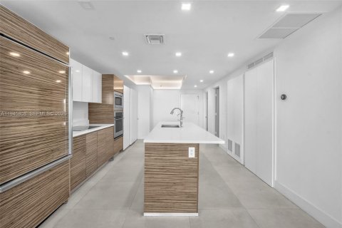 Condo in Miami, Florida, 2 bedrooms  № 2004594 - photo 7