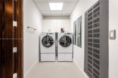 Купить кондоминиум в Санни-Айлс-Бич, Флорида 4 спальни, 428.19м2, № 1960307 - фото 28