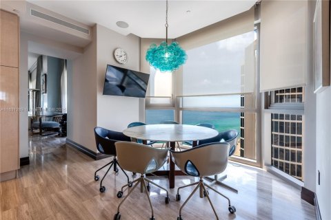 Купить кондоминиум в Санни-Айлс-Бич, Флорида 4 спальни, 428.19м2, № 1960307 - фото 18