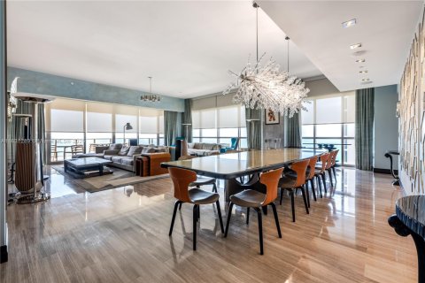 Купить кондоминиум в Санни-Айлс-Бич, Флорида 4 спальни, 428.19м2, № 1960307 - фото 12