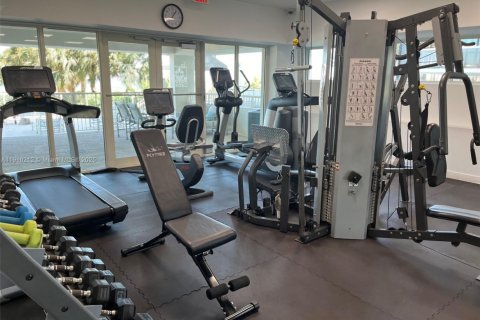 Copropriété à louer à Surfside, Floride: 1 chambre, 86.12 m2 № 1966429 - photo 4