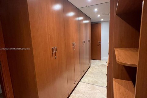 Copropriété à louer à Surfside, Floride: 1 chambre, 86.12 m2 № 1966429 - photo 2