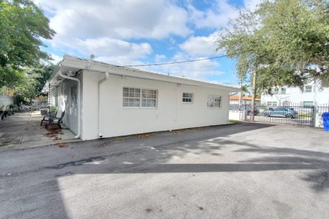 House in Miami, Florida 3 bedrooms, 111.48 sq.m. № 2081671 - photo 29