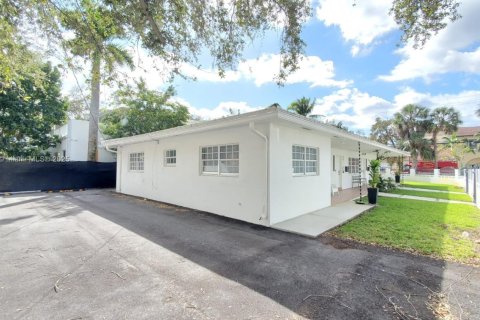 House in Miami, Florida 3 bedrooms, 111.48 sq.m. № 2081671 - photo 30