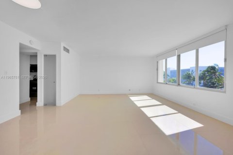 Studio à Condo à Miami Beach, Floride  № 2029499