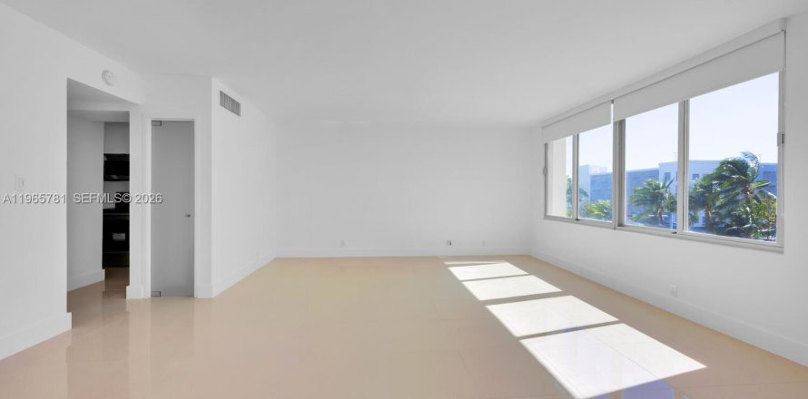 Studio à Condo à Miami Beach, Floride  № 2029499