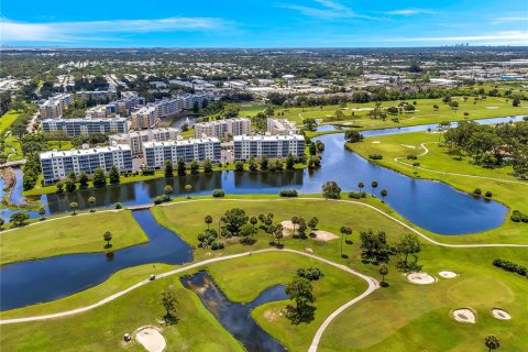 Condo in Largo, Florida, 2 bedrooms № 2216931 - photo 6