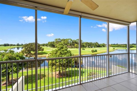 Condo in Largo, Florida, 2 bedrooms № 2216931 - photo 3