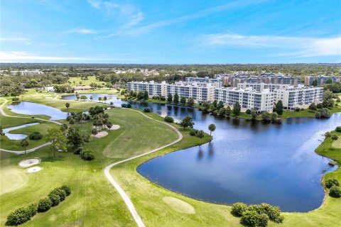 Condo in Largo, Florida, 2 bedrooms № 2216931