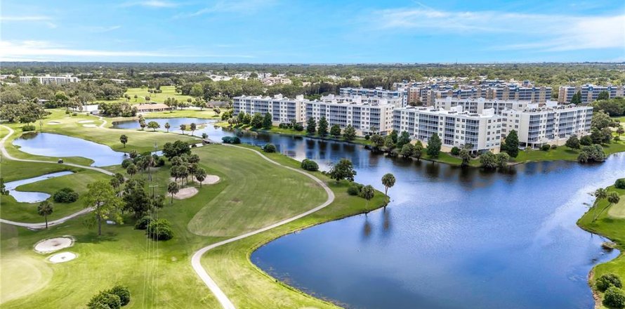 Condo in Largo, Florida, 2 bedrooms № 2216931