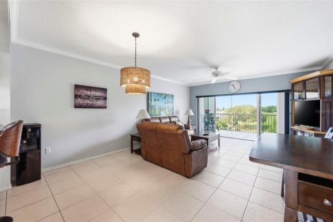 Condo in Largo, Florida, 2 bedrooms № 2216931 - photo 10