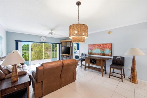Condo in Largo, Florida, 2 bedrooms № 2216931 - photo 11