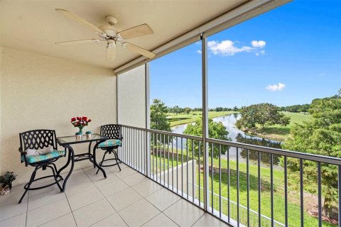 Condo in Largo, Florida, 2 bedrooms № 2216931 - photo 24