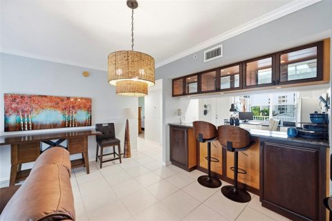 Condo in Largo, Florida, 2 bedrooms № 2216931 - photo 15