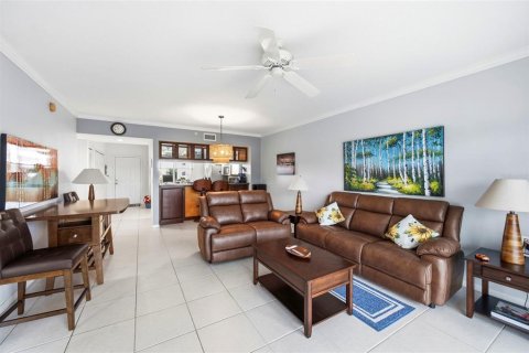 Condo in Largo, Florida, 2 bedrooms № 2216931 - photo 12
