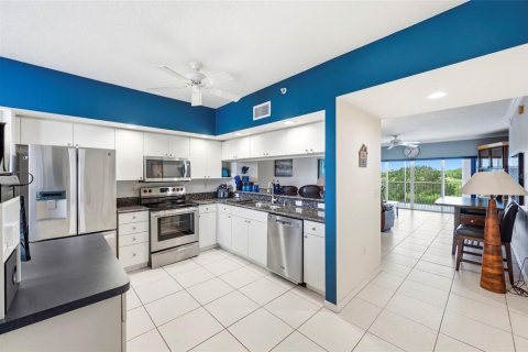 Condo in Largo, Florida, 2 bedrooms № 2216931 - photo 17