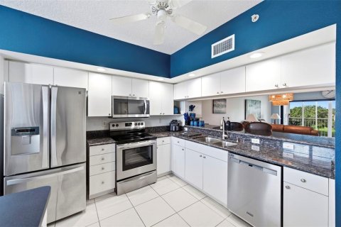 Condo in Largo, Florida, 2 bedrooms № 2216931 - photo 21