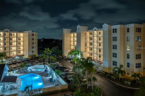 Condo in Largo, Florida, 2 bedrooms № 2216931 - photo 2