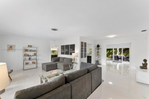 Villa ou maison à vendre à Margate, Floride: 2 chambres, 165.83 m2 № 2430277 - photo 8