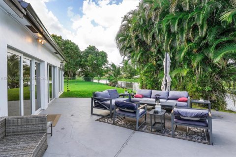 Villa ou maison à vendre à Margate, Floride: 2 chambres, 165.83 m2 № 2430277 - photo 24