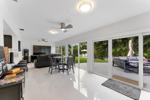 Villa ou maison à vendre à Margate, Floride: 2 chambres, 165.83 m2 № 2430277 - photo 15
