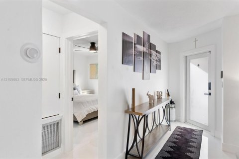 Villa ou maison à vendre à Margate, Floride: 2 chambres, 165.83 m2 № 2430277 - photo 4
