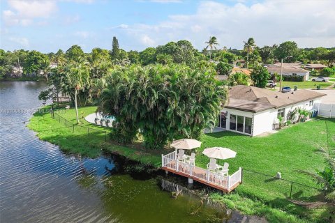 Villa ou maison à vendre à Margate, Floride: 2 chambres, 165.83 m2 № 2430277 - photo 30