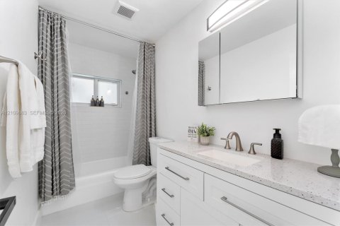 Villa ou maison à vendre à Margate, Floride: 2 chambres, 165.83 m2 № 2430277 - photo 18